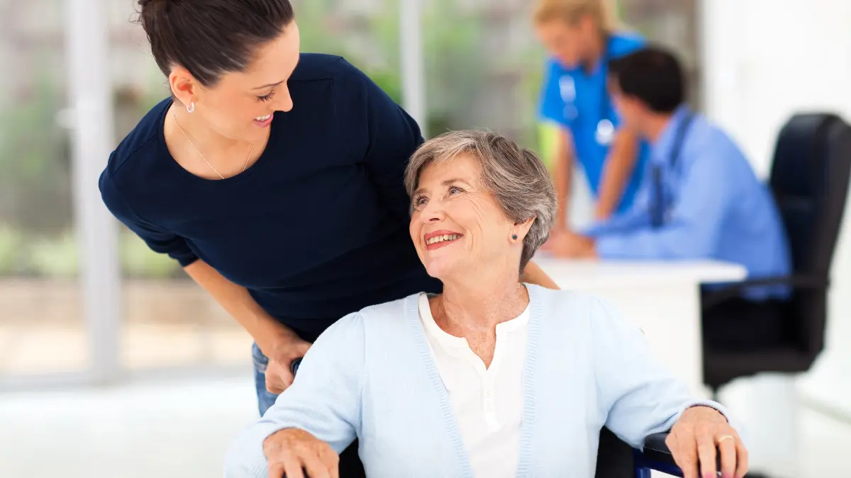 Prestazione Universale per anziani non autosufficienti: via alle domande